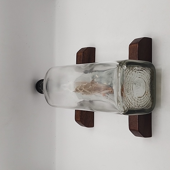 Vintage Ship in a Bottle 1840 British Whaling Ship "Diana" on Stand - Picture 4 of 11